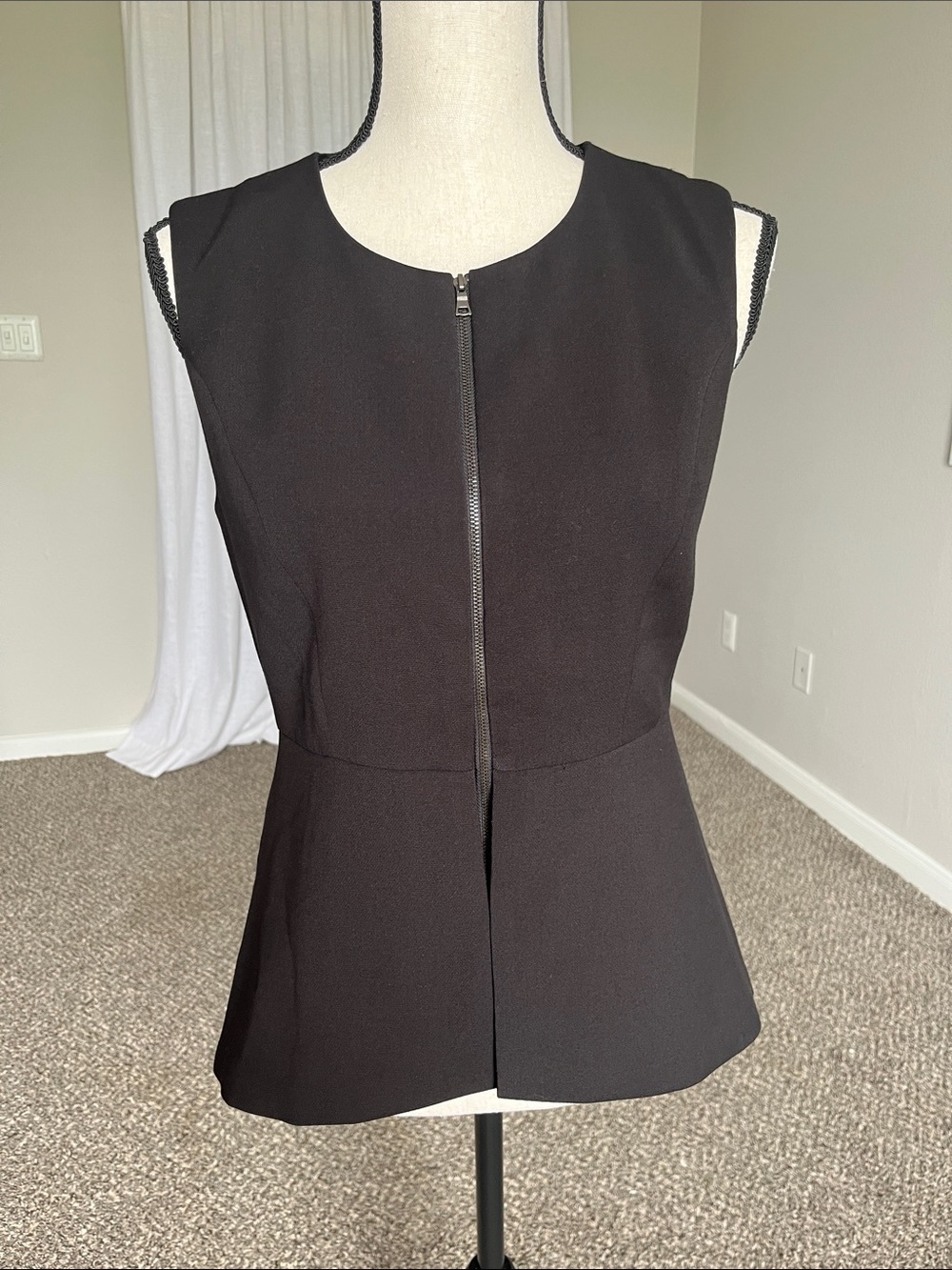 Carmen Marc Valvo Black Peplum Blouse Sleeveless Zip Front Career Top Small